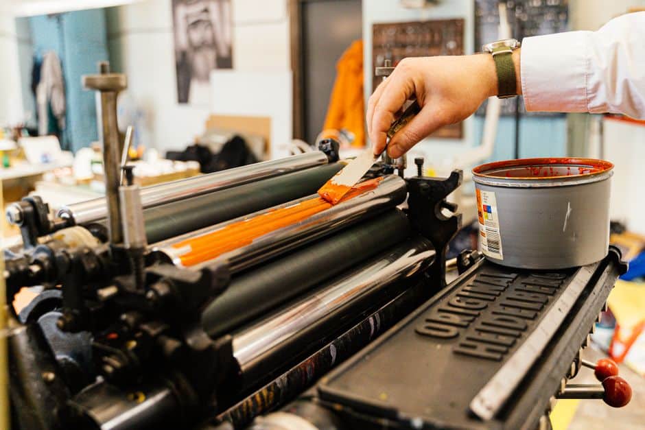 Rouleaux encreurs d'une presse offset en fonctionnement