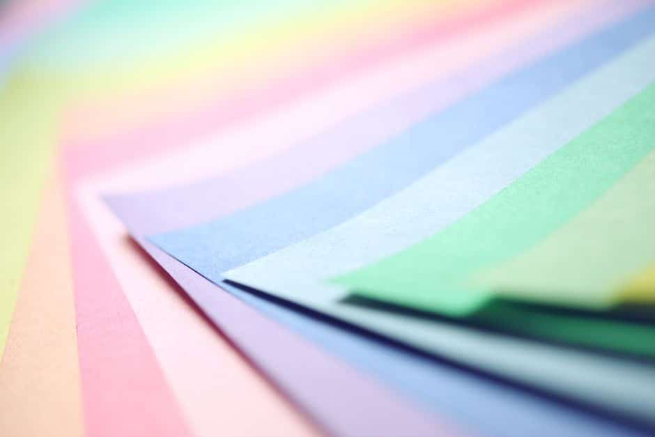 Échantillons de papiers pour l'impression de flyers